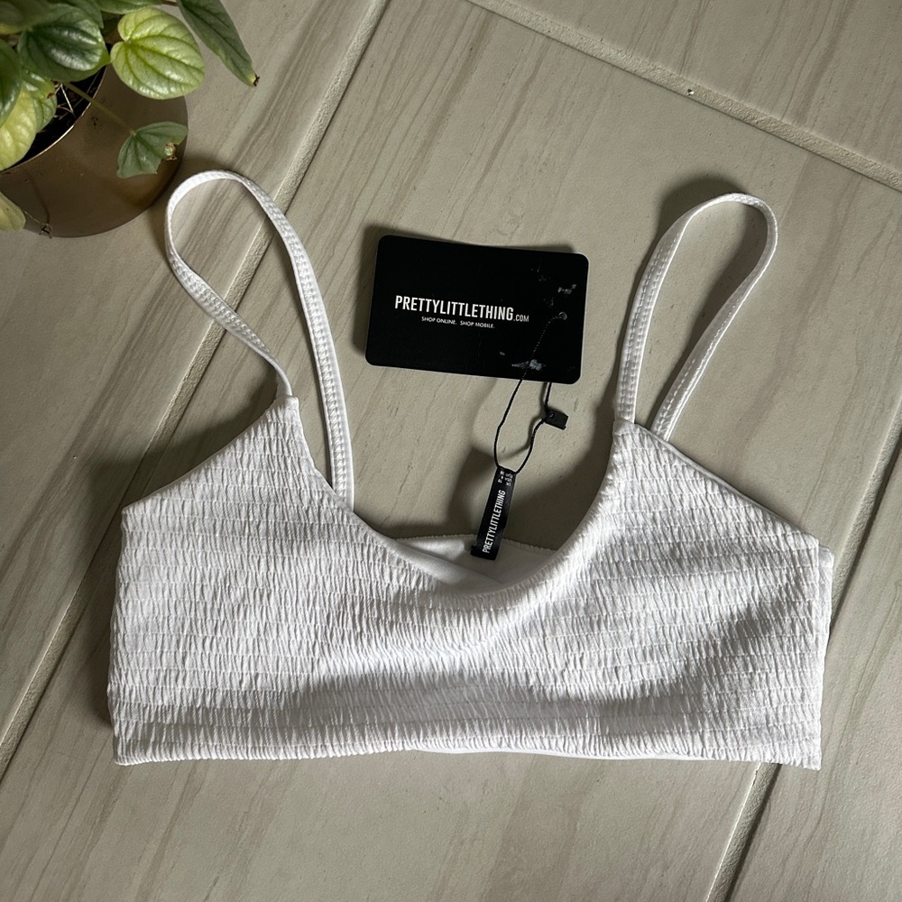 PrettyLittleThing White Crinkle Scoop Neck Bikini Top